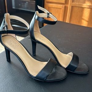 Women’s dress high heels size 8 medium color black